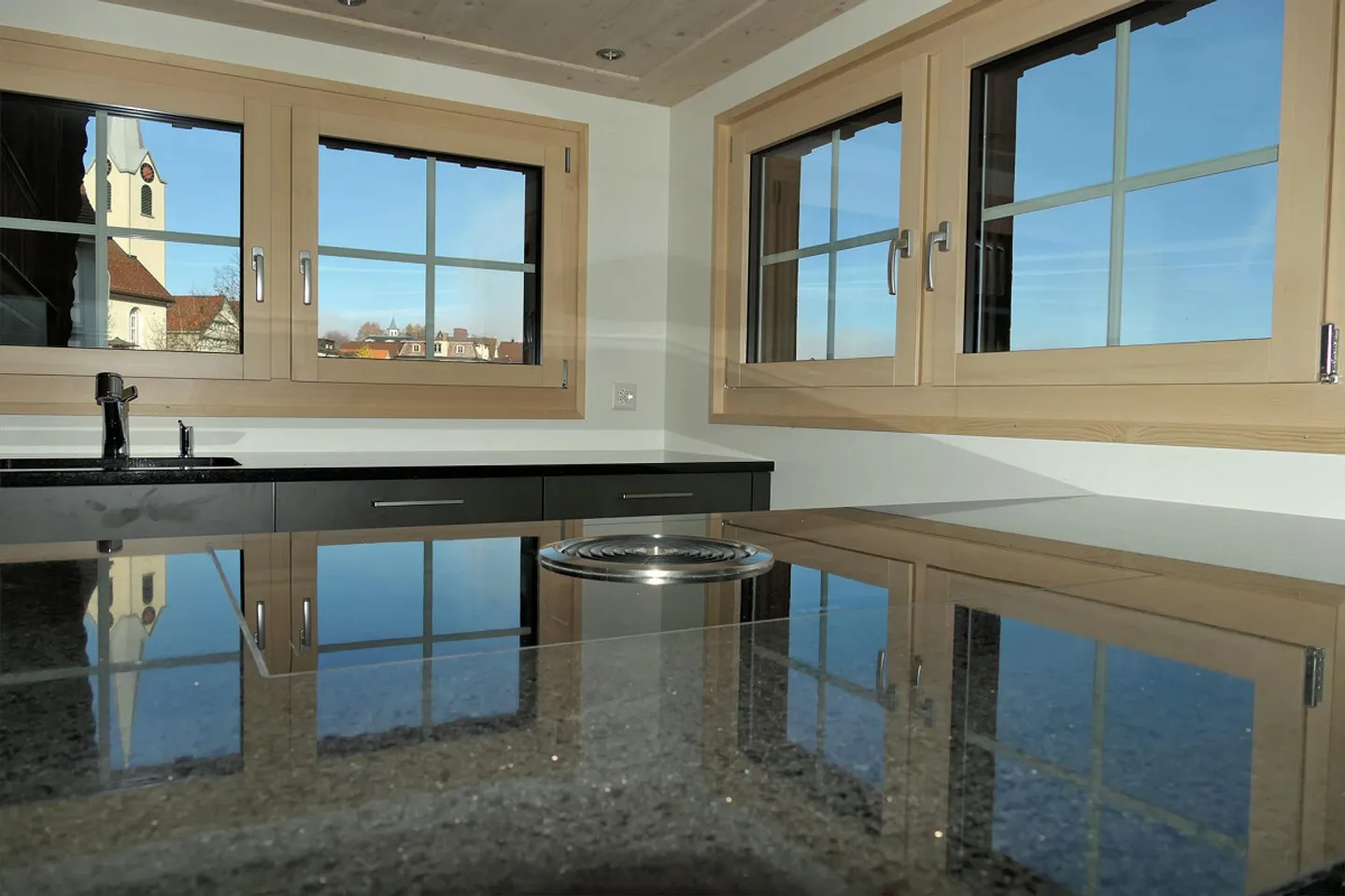 Appartement rénové lumineux avec vue dans une maison historique - Photo 9 sur 11