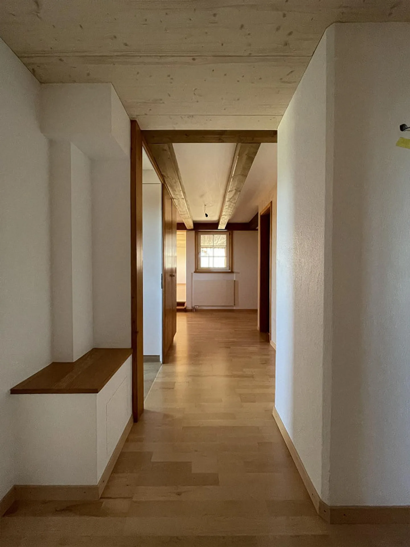 Appartement rénové lumineux avec vue dans une maison historique - Photo 10 sur 11