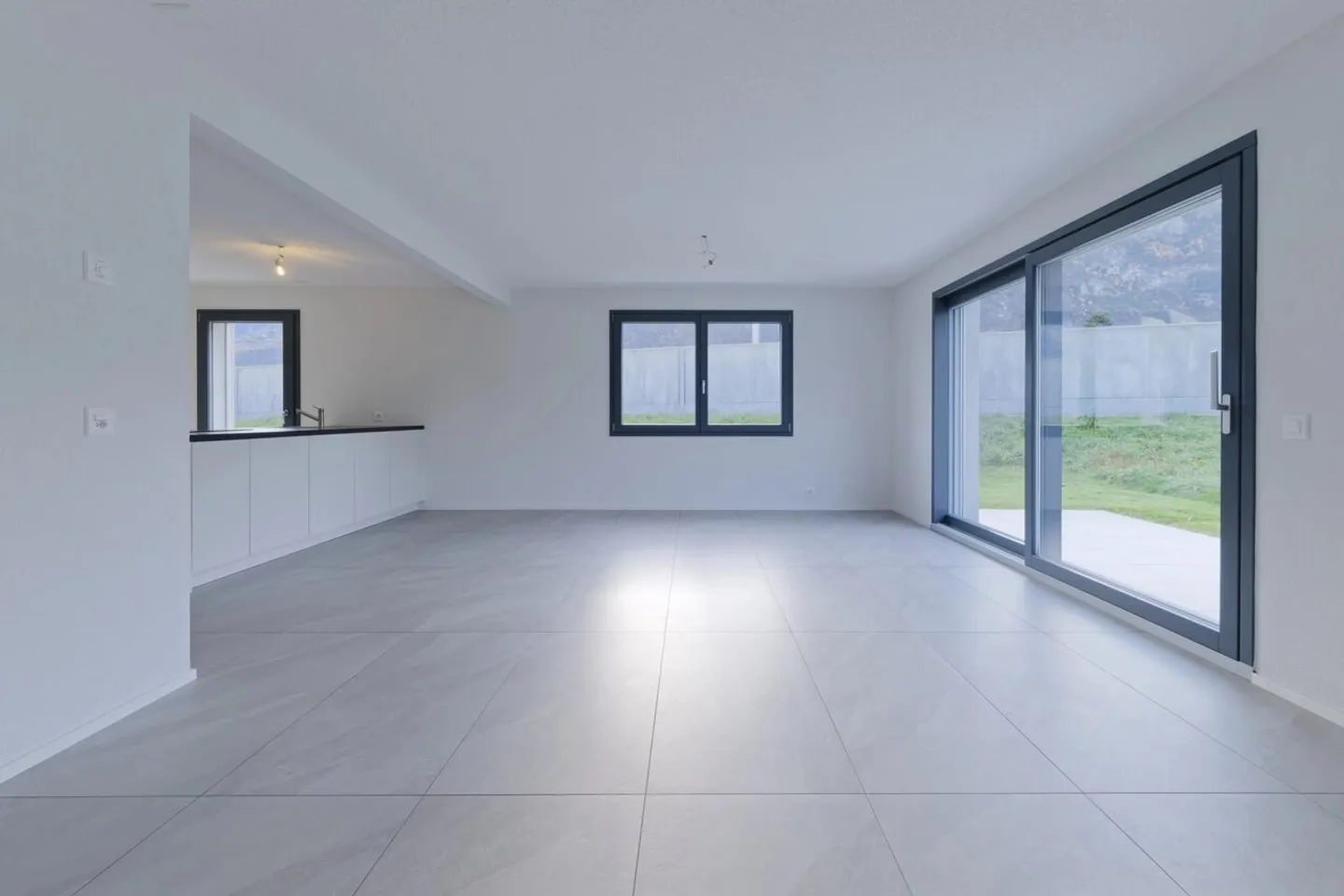 New semi-detached villa of 4.5 rooms - Photo 2 of 13