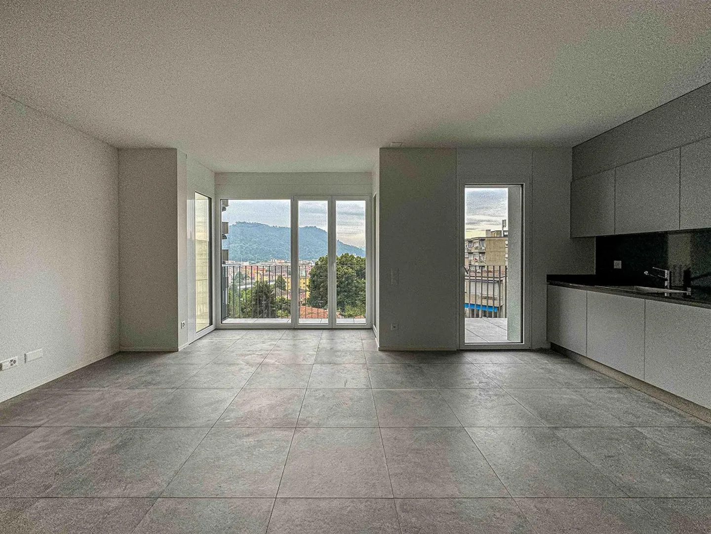 New 3.5-room income property in Vacallo - Photo 2 of 5