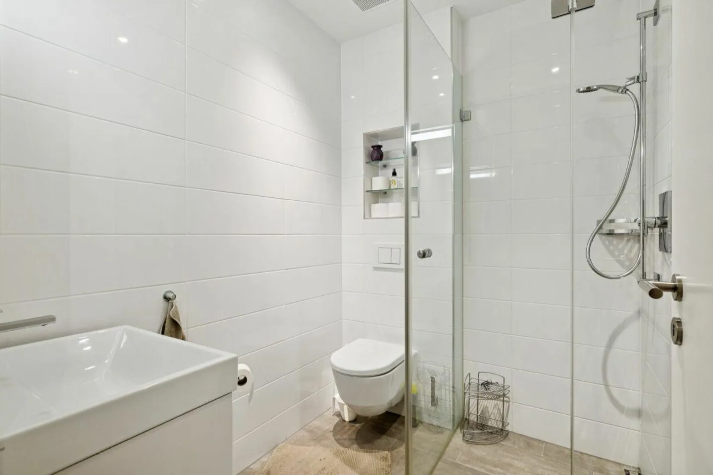 Maison semi-détachée presque neuve de 4,5 pièces avec véranda, carport et stockage... - Photo 10 sur 11