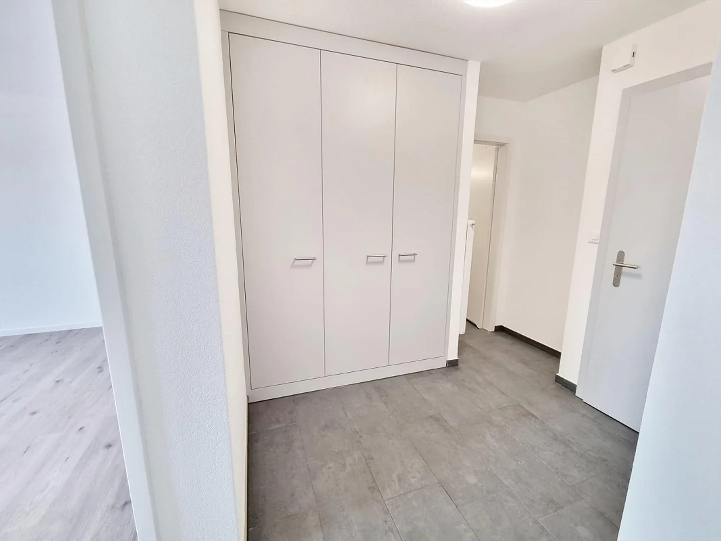 Appartement spacieux de 3,5 pièces rénové avec balcon et ascenseur - Photo 5 sur 8