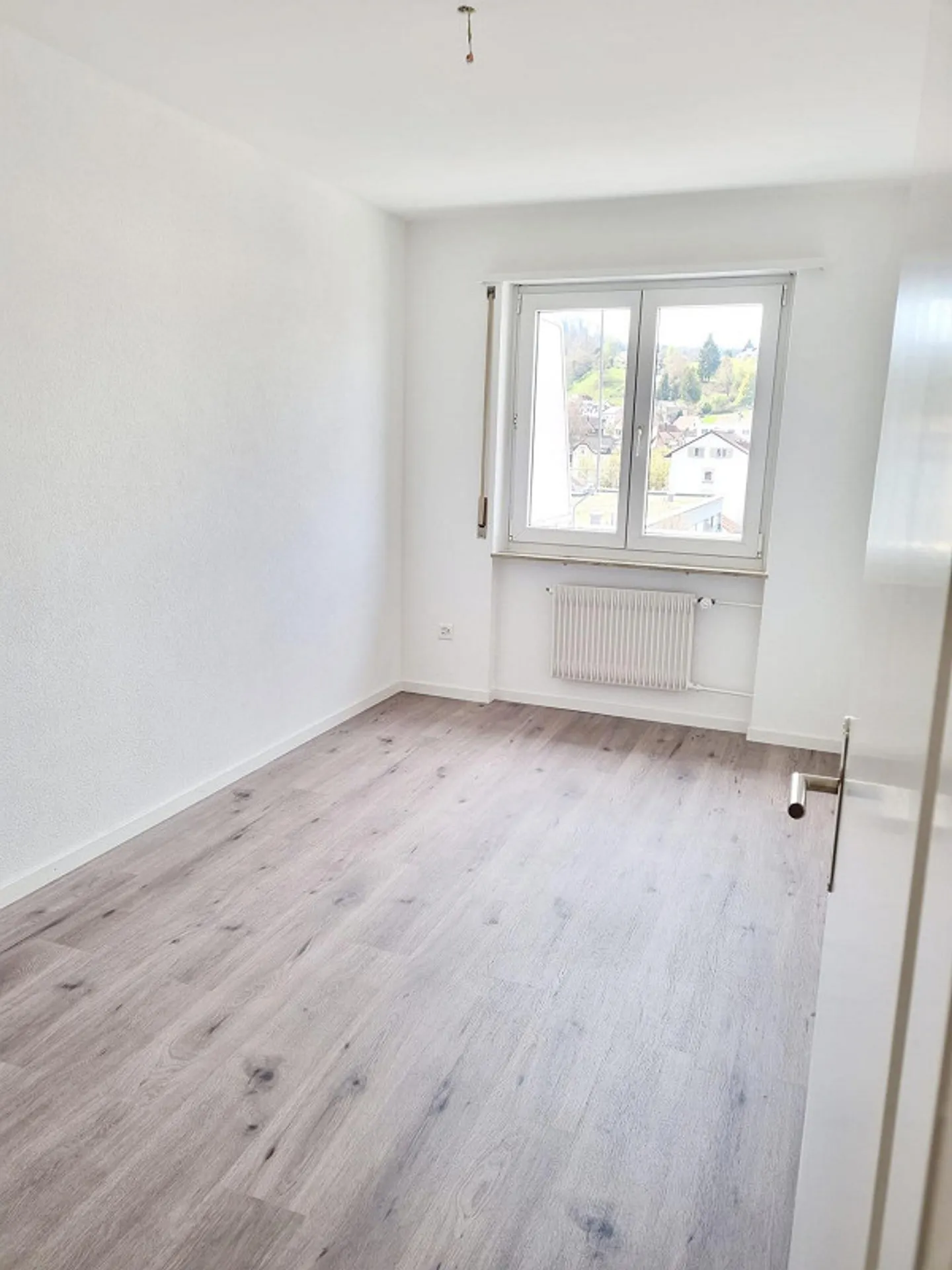 Appartement spacieux de 3,5 pièces rénové avec balcon et ascenseur - Photo 8 sur 8
