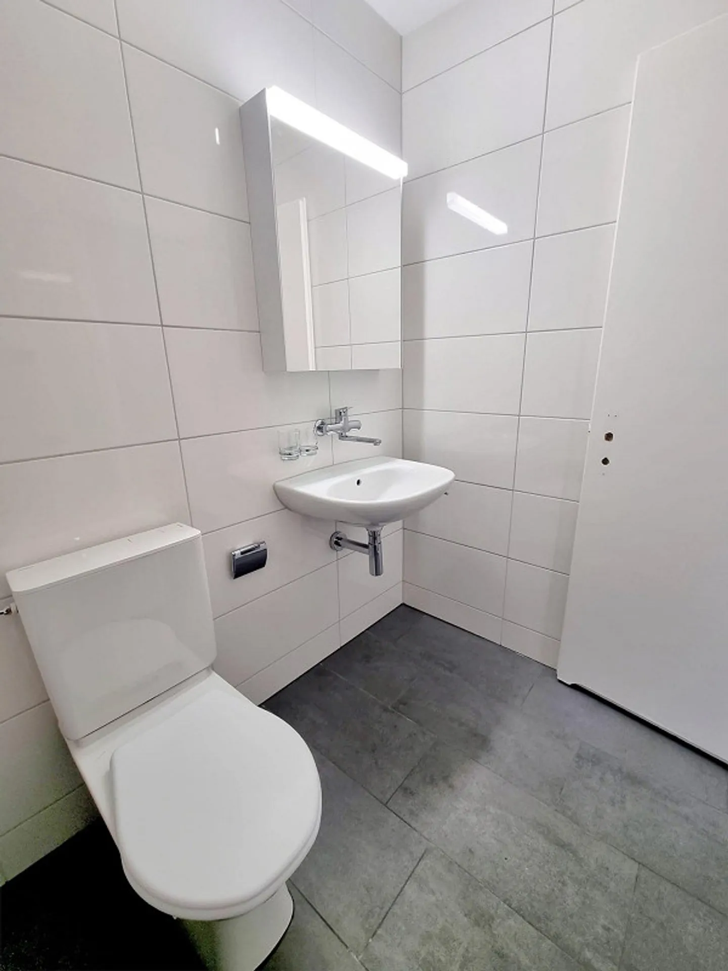 Appartement spacieux de 3,5 pièces rénové avec balcon et ascenseur - Photo 4 sur 8