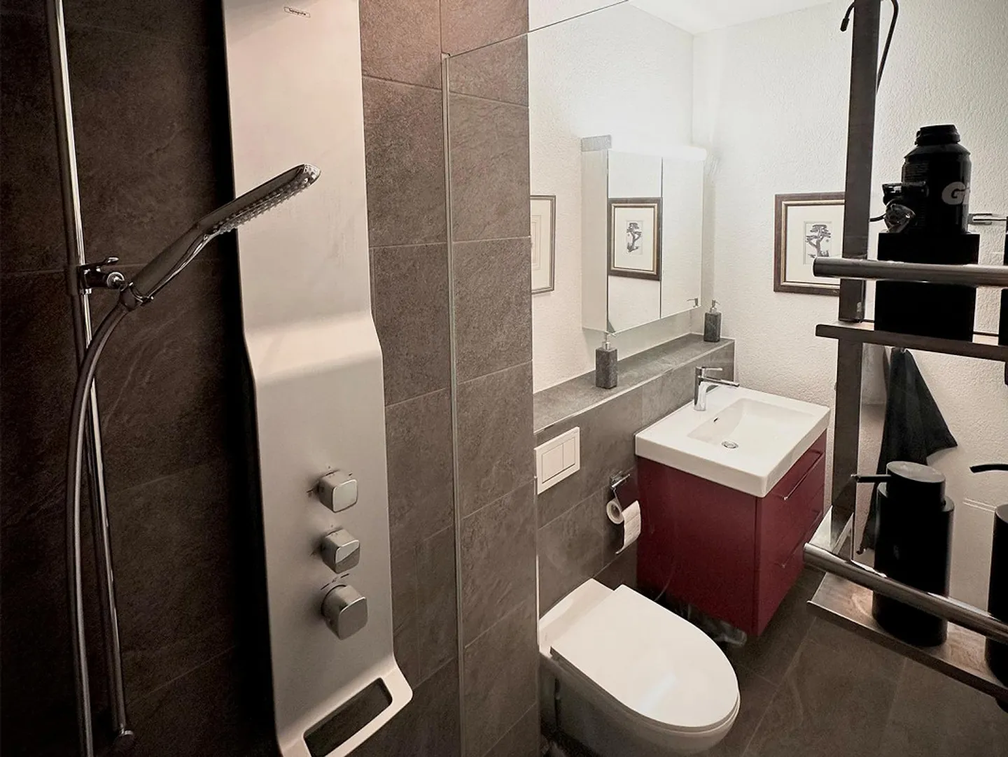 Appartamento moderno di 4,5 stanze con ampio balcone vetrato e locale di deposito - Foto 8 di 13