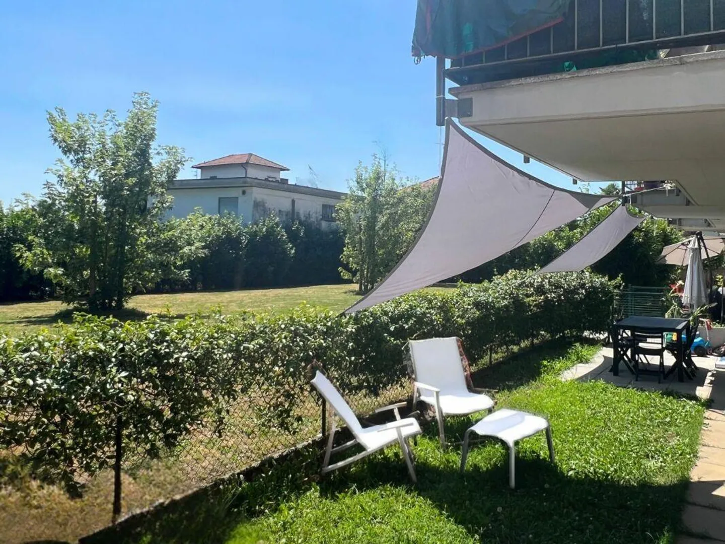 Appartamento moderno con giardino - Foto 1 di 9