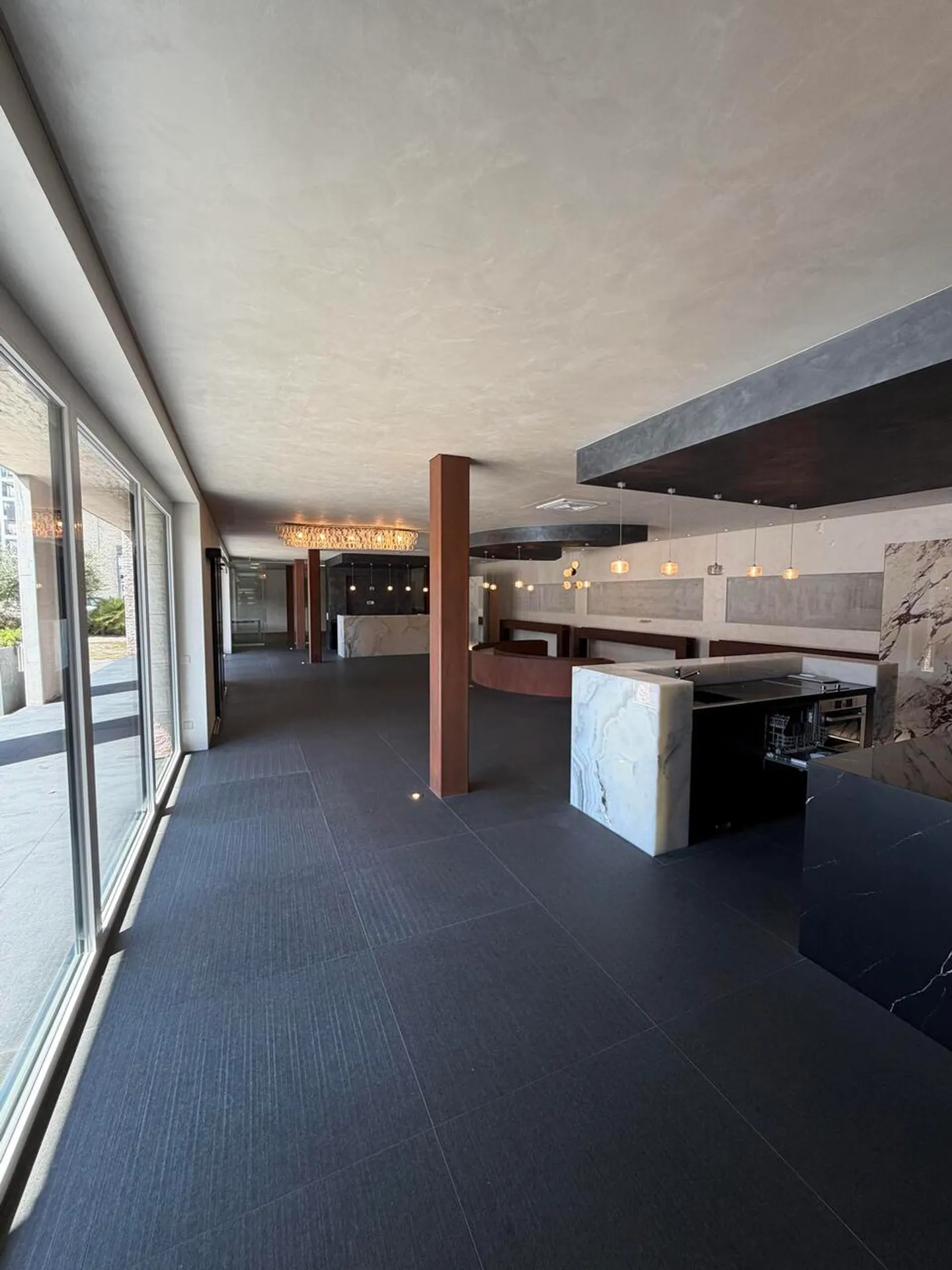 Versatile Showroom in Locarno - Photo 10 of 14