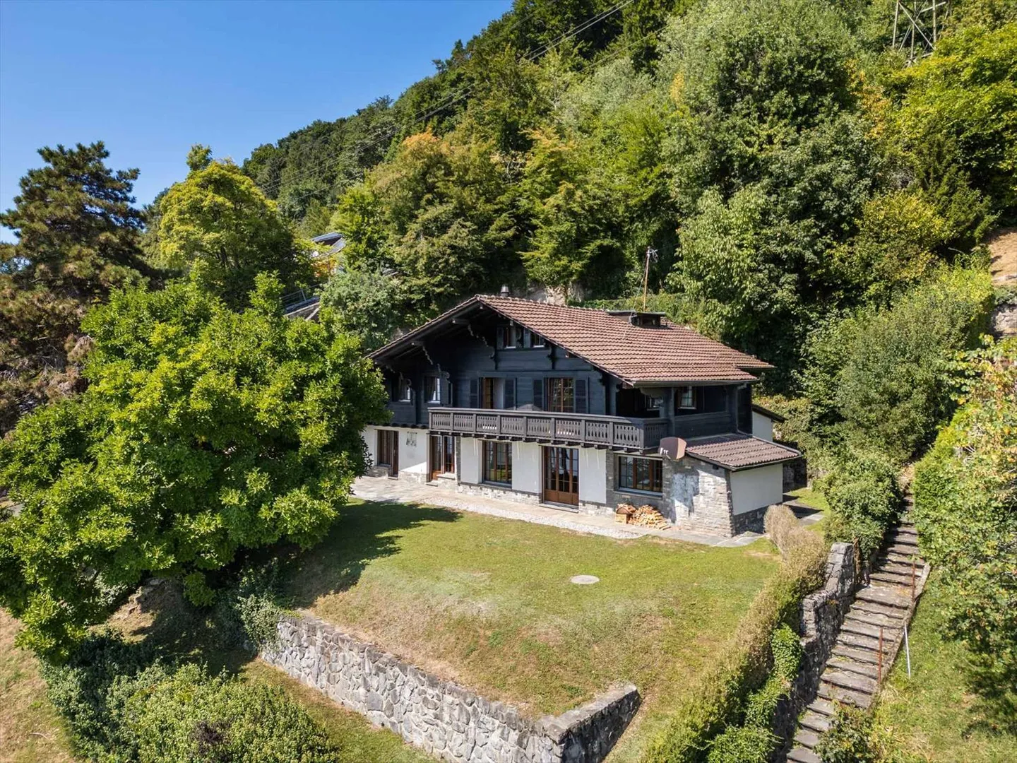 Exclusif ! Charmant Chalet avec Vue Panoramique - Photo 3 sur 13