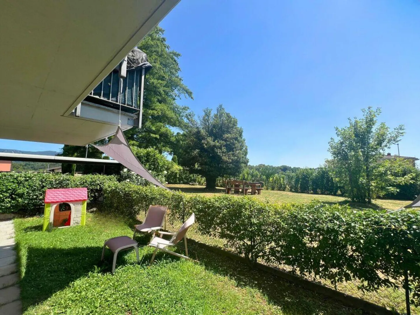 Appartamento moderno con giardino - Foto 4 di 9