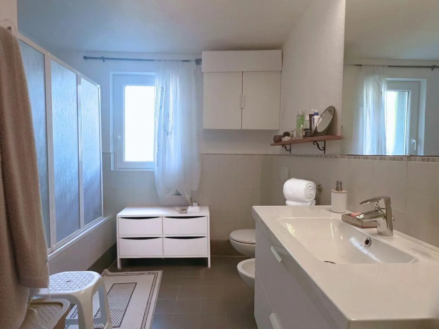Appartamento moderno con giardino - Foto 8 di 9