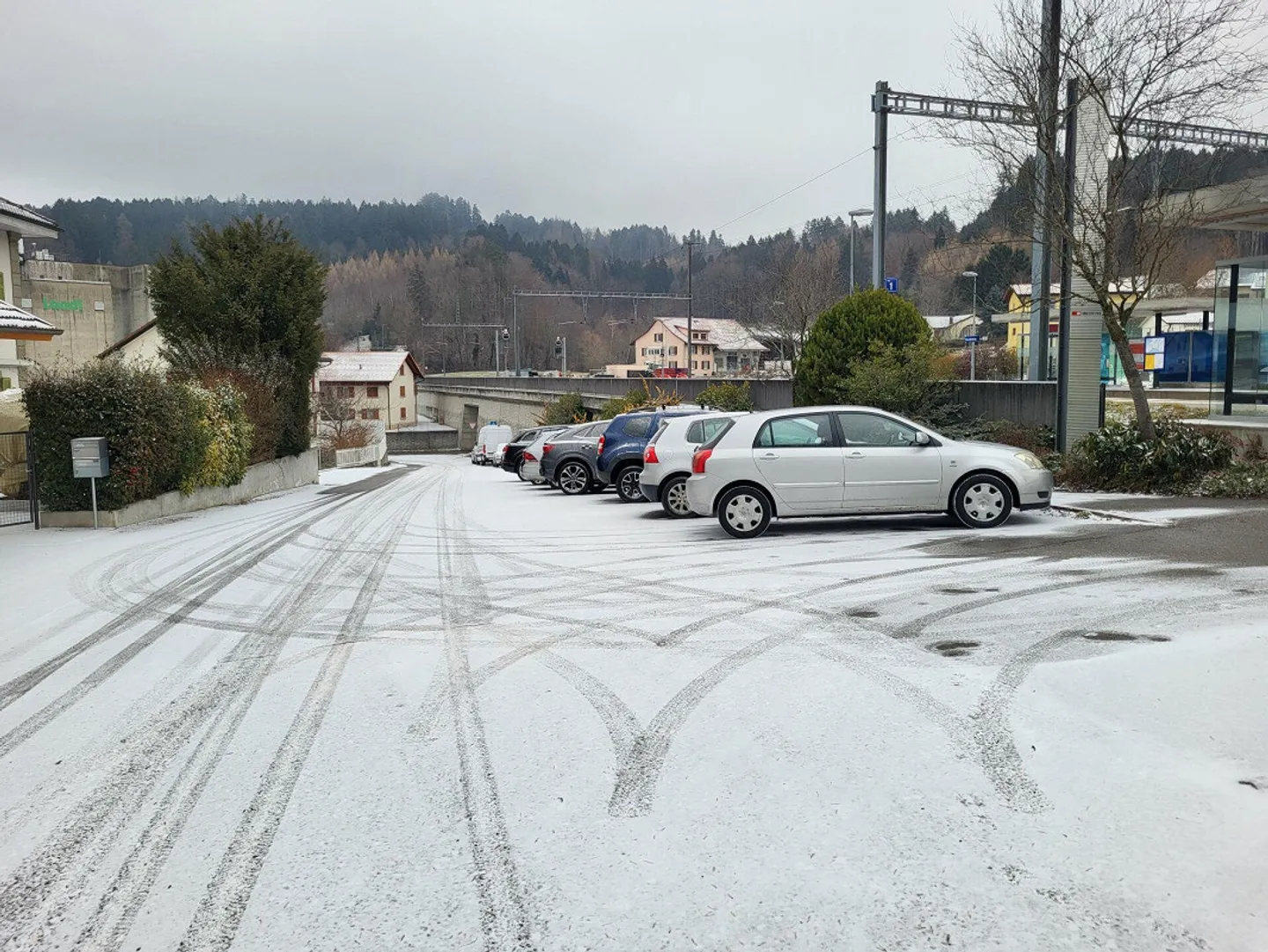 Spazio commerciale di circa 45m2 ristrutturato, idealmente situato alla stazione... - Foto 1 di 6