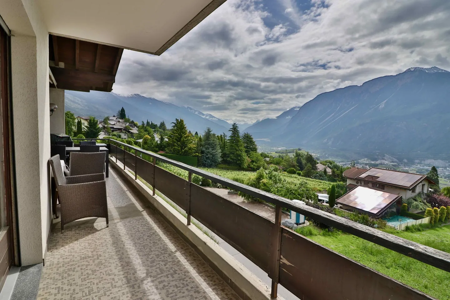 Venthône - Magnificent 146 m2 crossing apartment - Photo 15 of 27