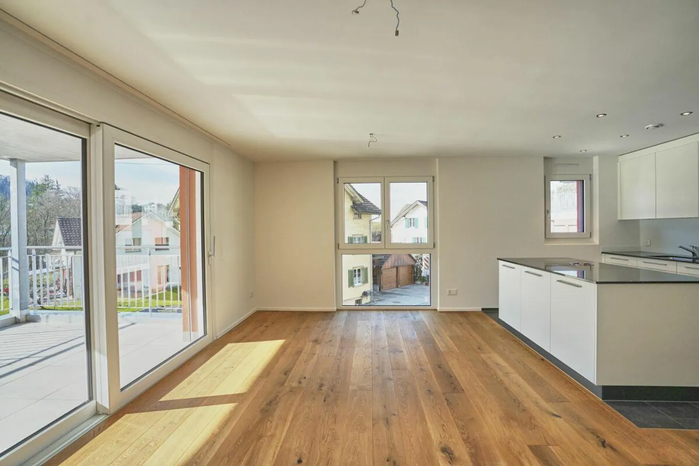 Modernes Wohnen in ruhigem Wohnquartier mit Sitzplatz - Foto 2 von 13