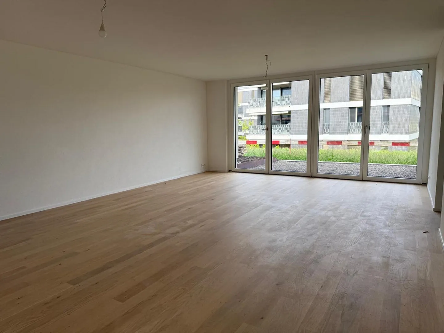 Maison de ville neuve avec appartement en duplex moderne de 3,5 pièces ! - Photo 4 sur 8