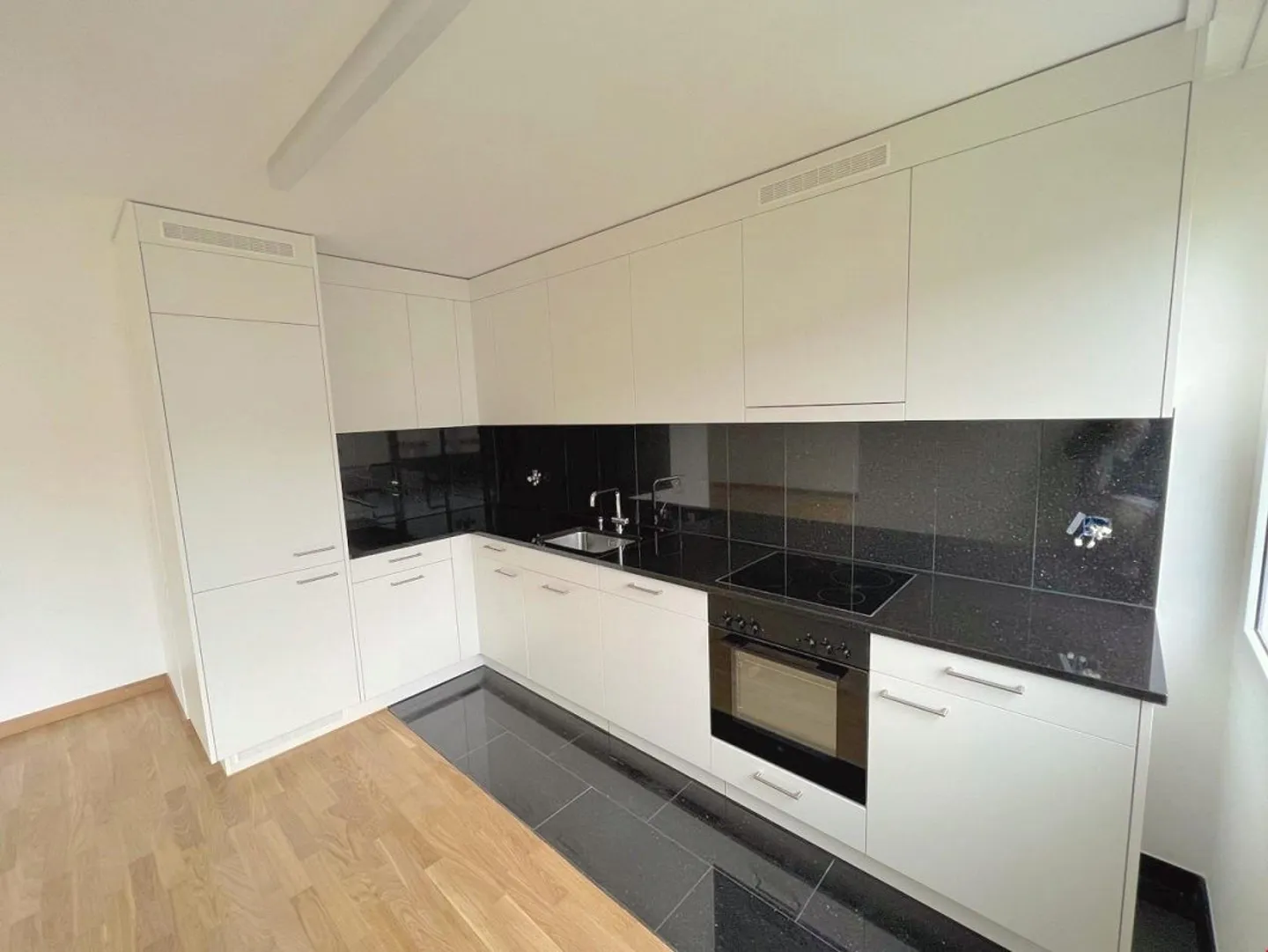 Ampio appartamento di 4,5 stanze al piano terra - Foto 2 di 8