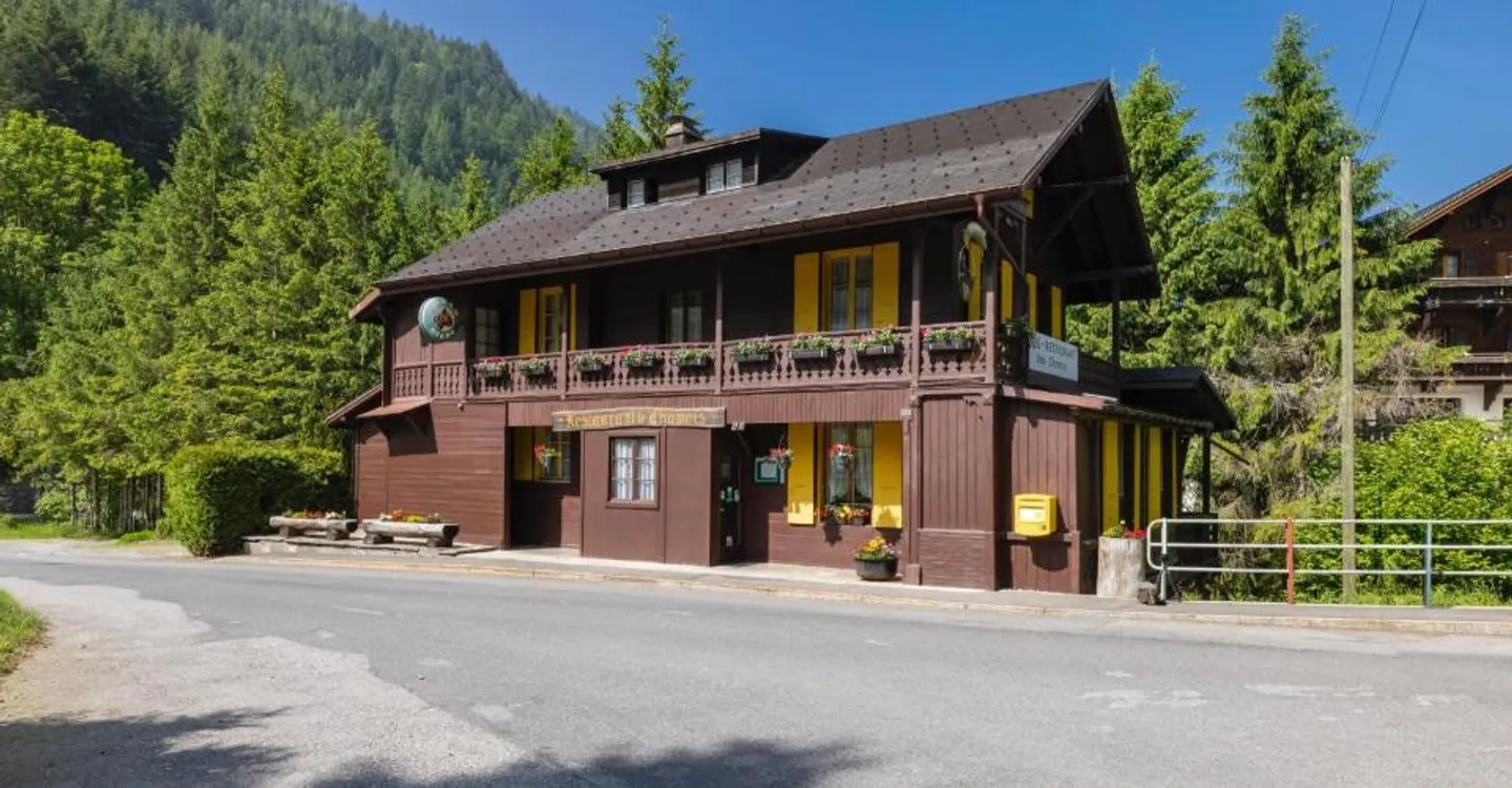 Individual chalet with 6.5 rooms in the hamlet of Plans-sur-Bex - Photo 1 of 8