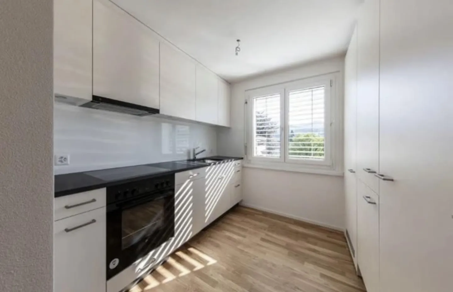 Charmante Wohnung in Hinwil - Foto 3 von 9