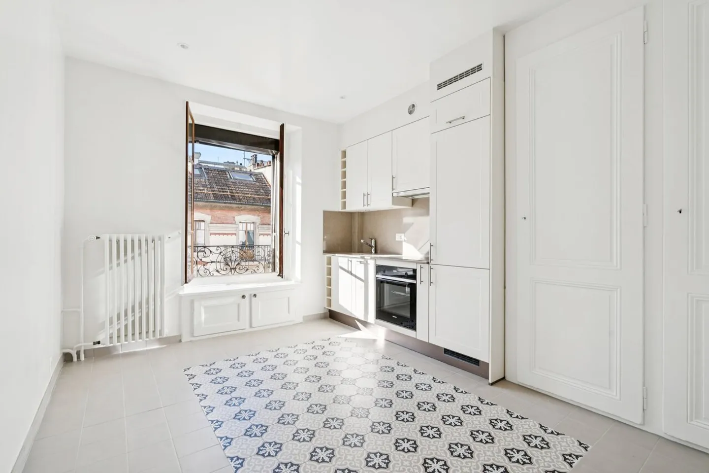 A fully renovated apartment in the Saint-Jean district - Photo 2 of 10