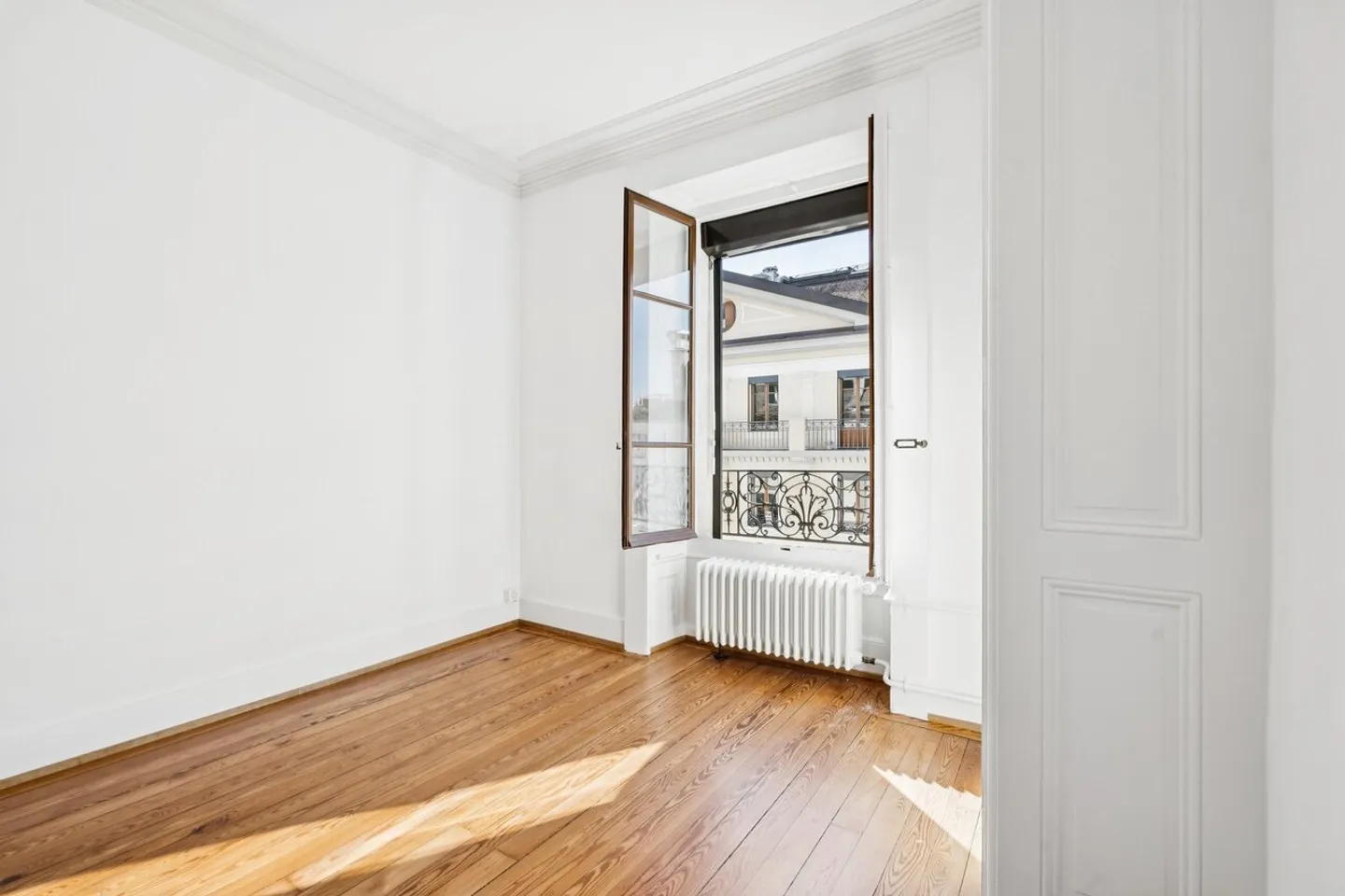 A fully renovated apartment in the Saint-Jean district - Photo 3 of 10