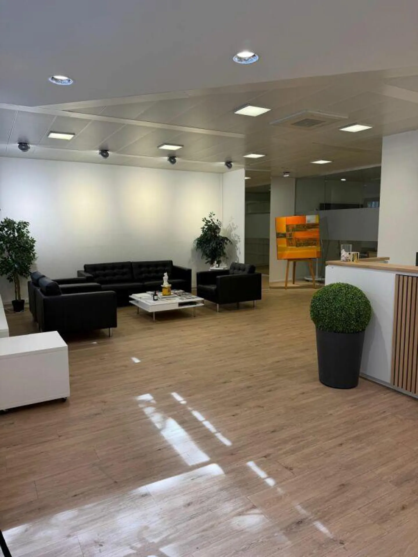 Bright office in a central location in St. Gallen with attractive shop window... - Photo 1 of 6