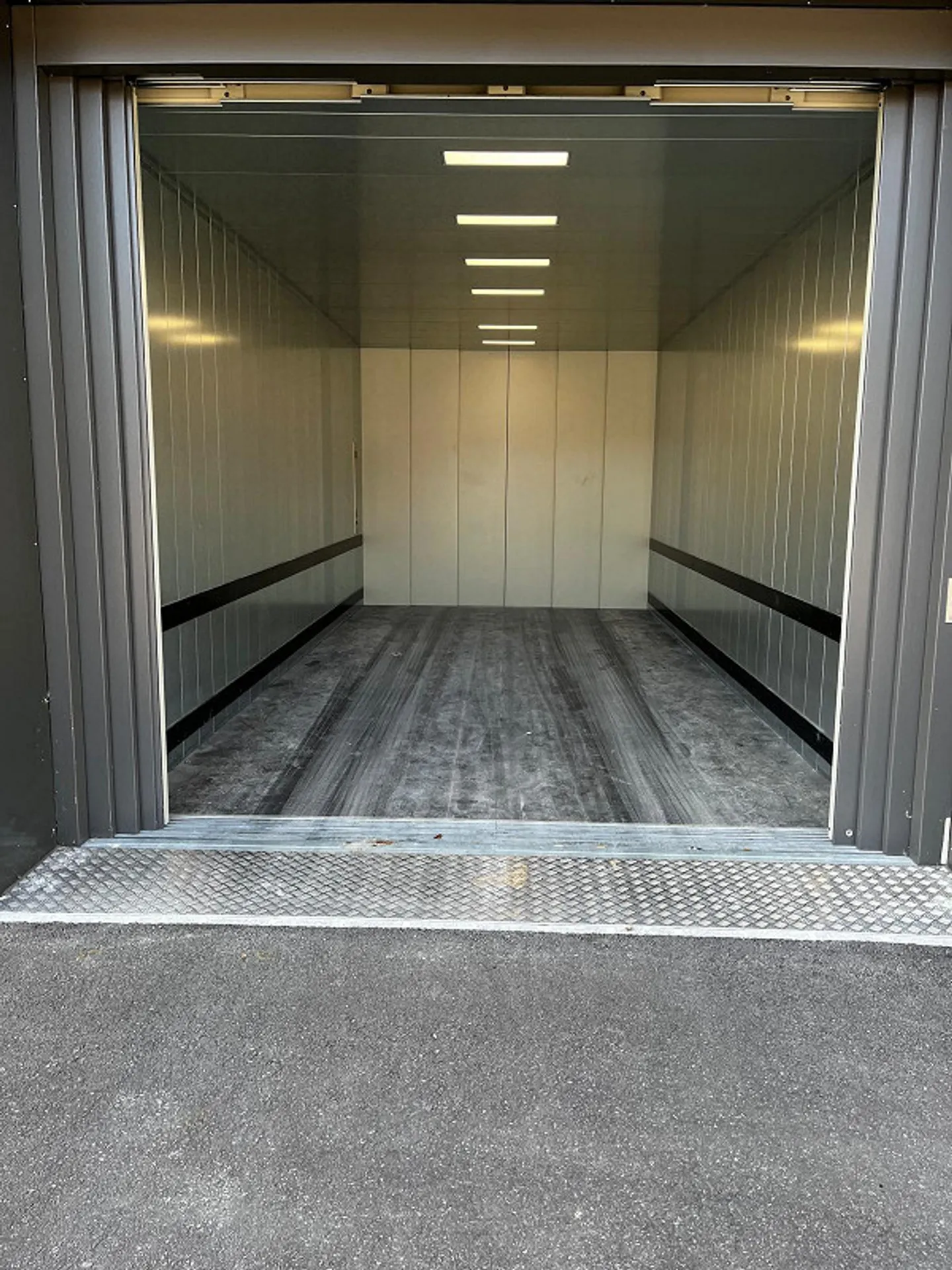 Spacious Warehouse - Photo 2 of 4