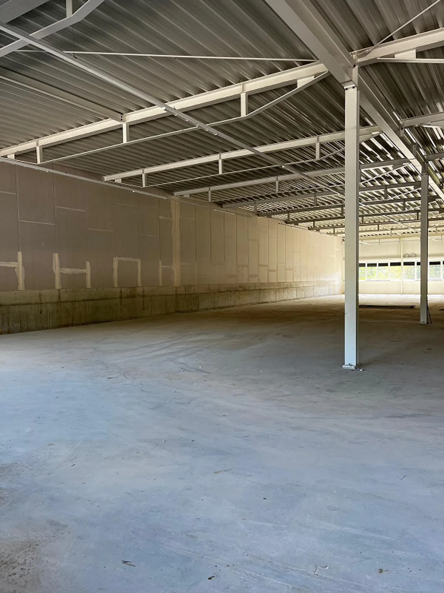 Spacious Warehouse - Photo 4 of 4