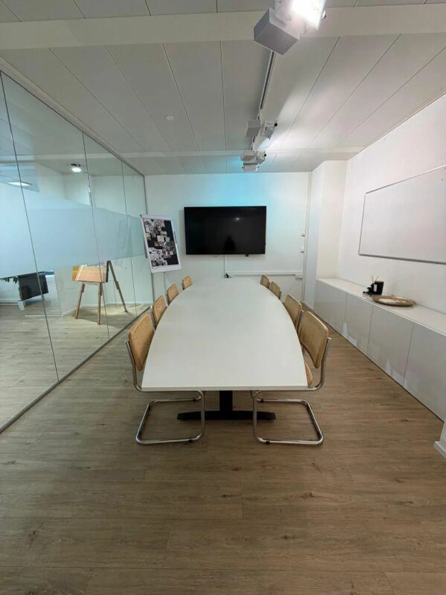 Bright office in a central location in St. Gallen with attractive shop window... - Photo 4 of 6