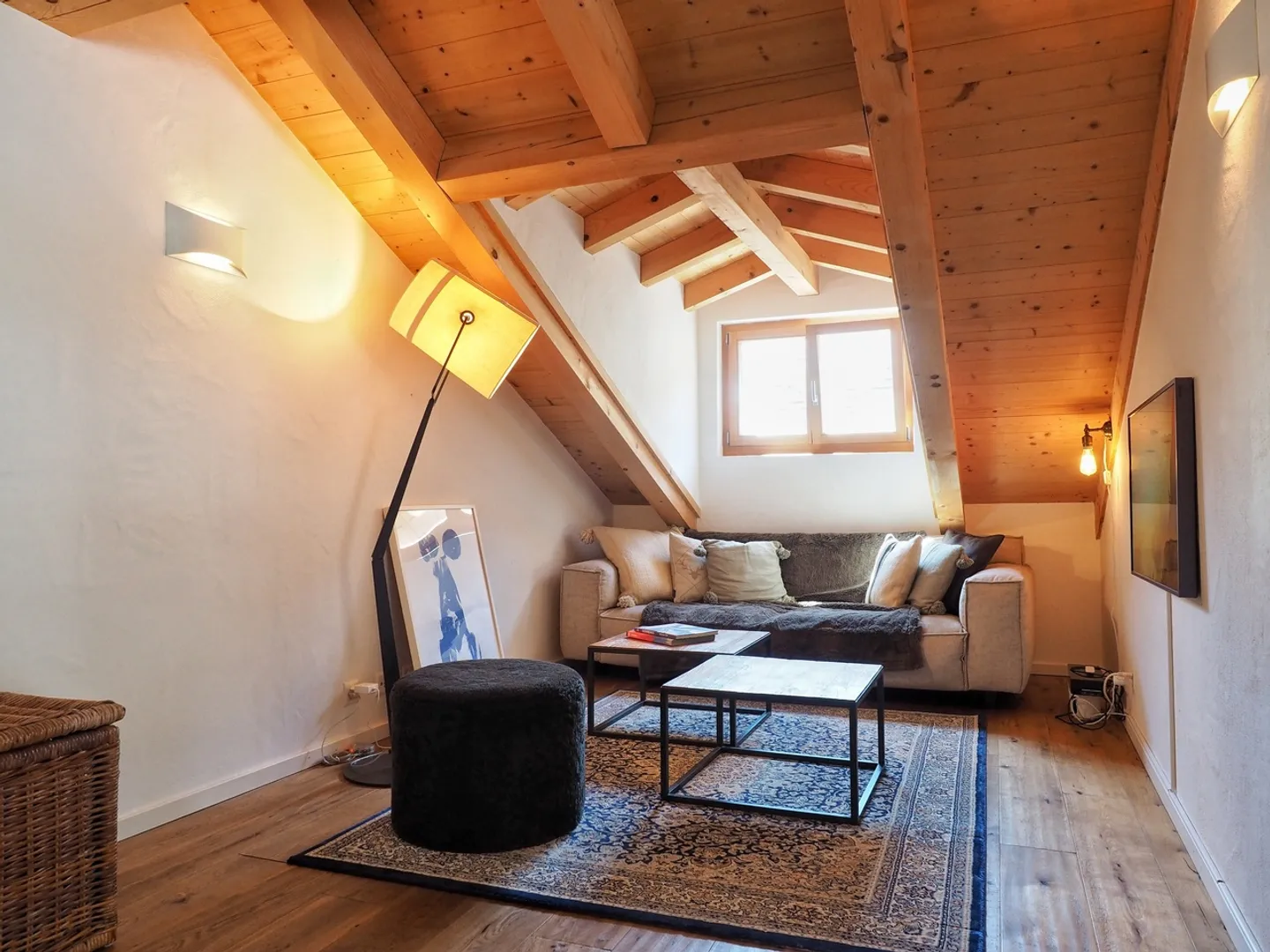 Beautiful penthouse available as a second home and close to the lifts - Photo 5 of 11