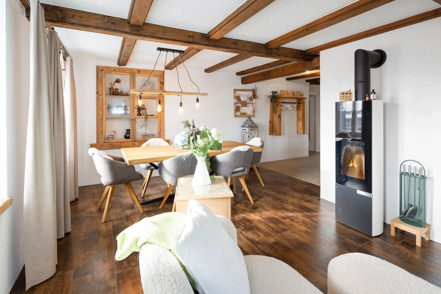 Charming Family Home with Garden - Photo 2 of 13