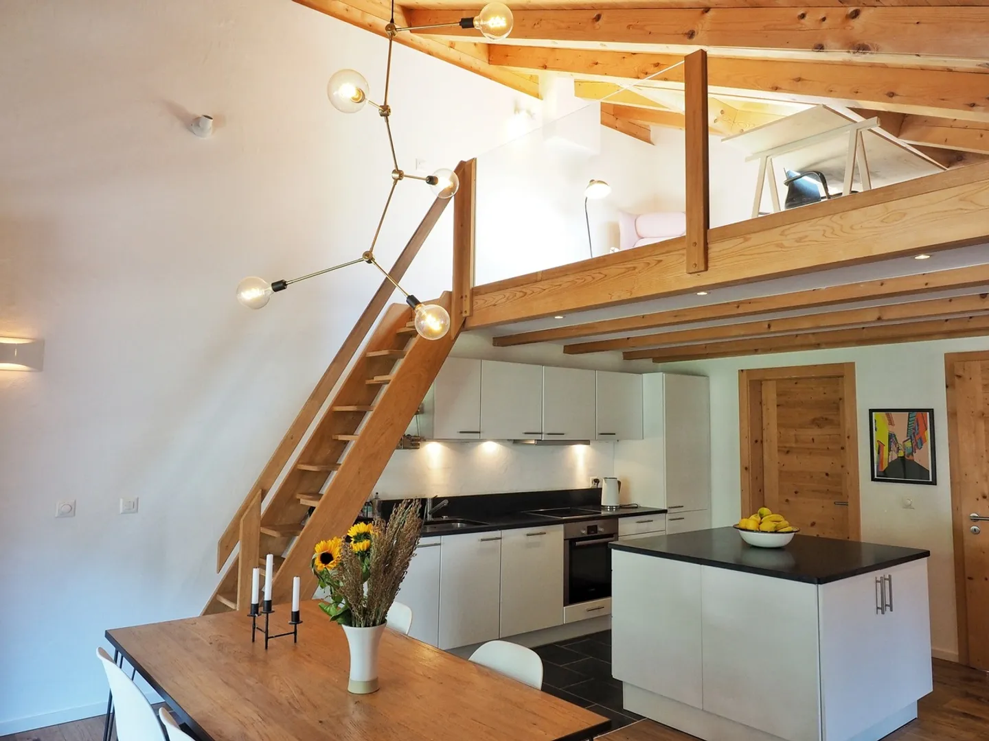 Beautiful penthouse available as a second home and close to the lifts - Photo 6 of 11