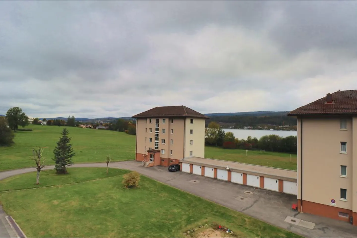 Appartement de 4.5 pces en PPE avec vue sur le lac - Photo 7 of 16