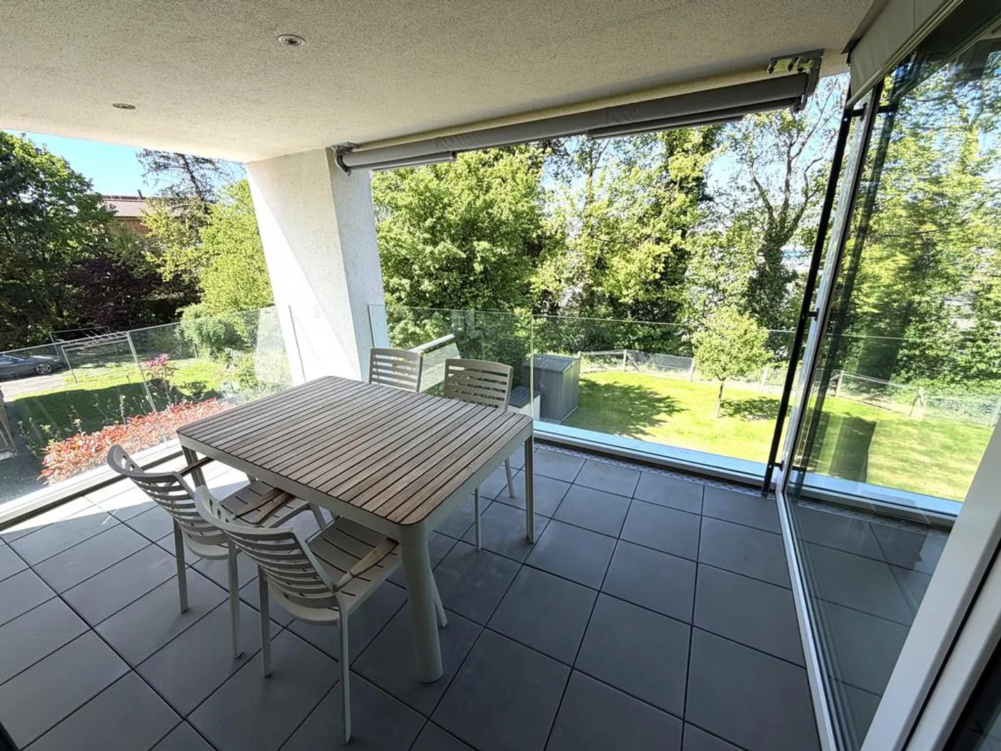Appartement en duplex de 5,5 pièces baigné de lumière - Photo 4 sur 12