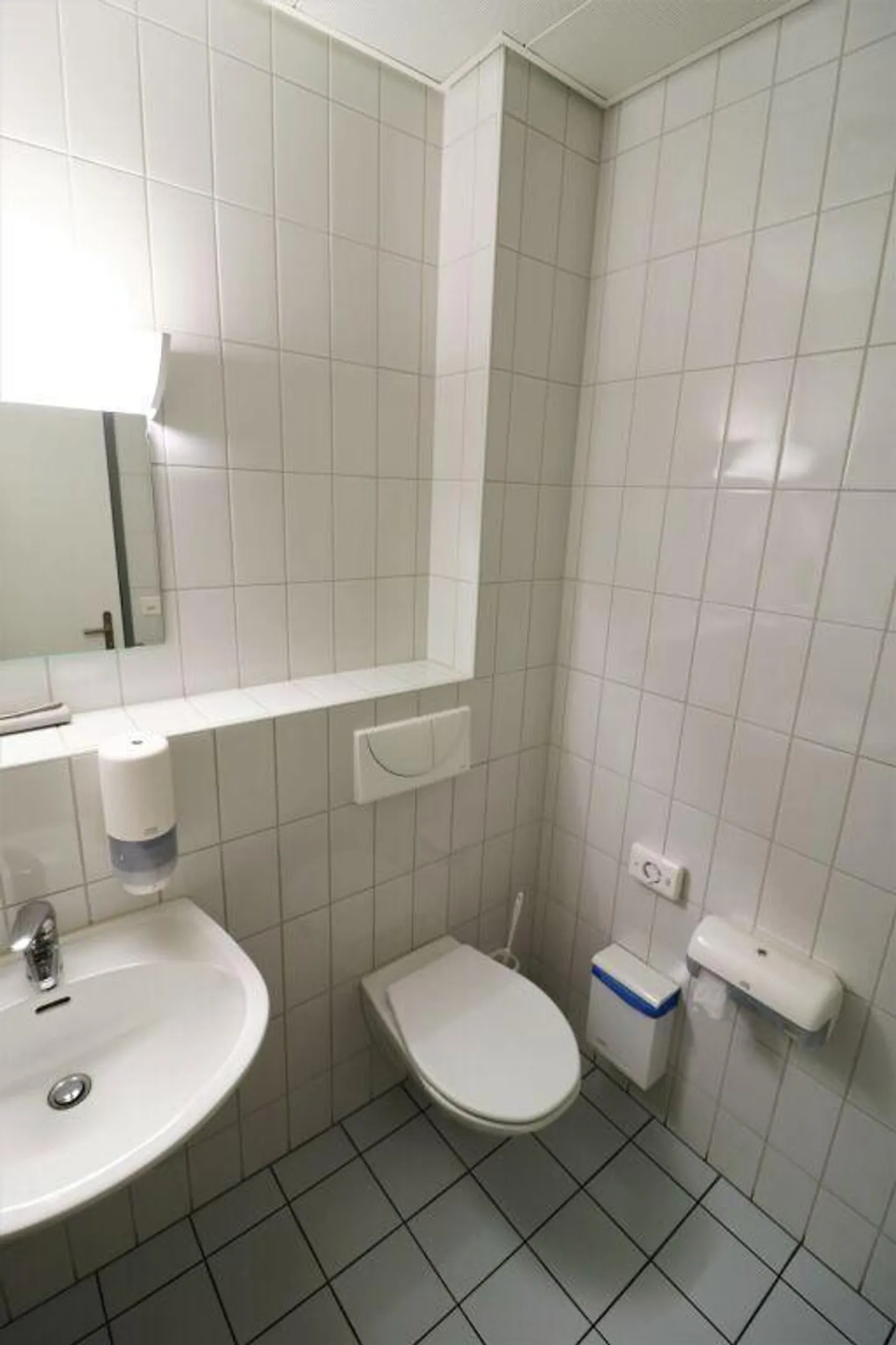 Espaces commerciaux inondés de lumière - Espace pour votre vision ! - Photo 9 sur 12