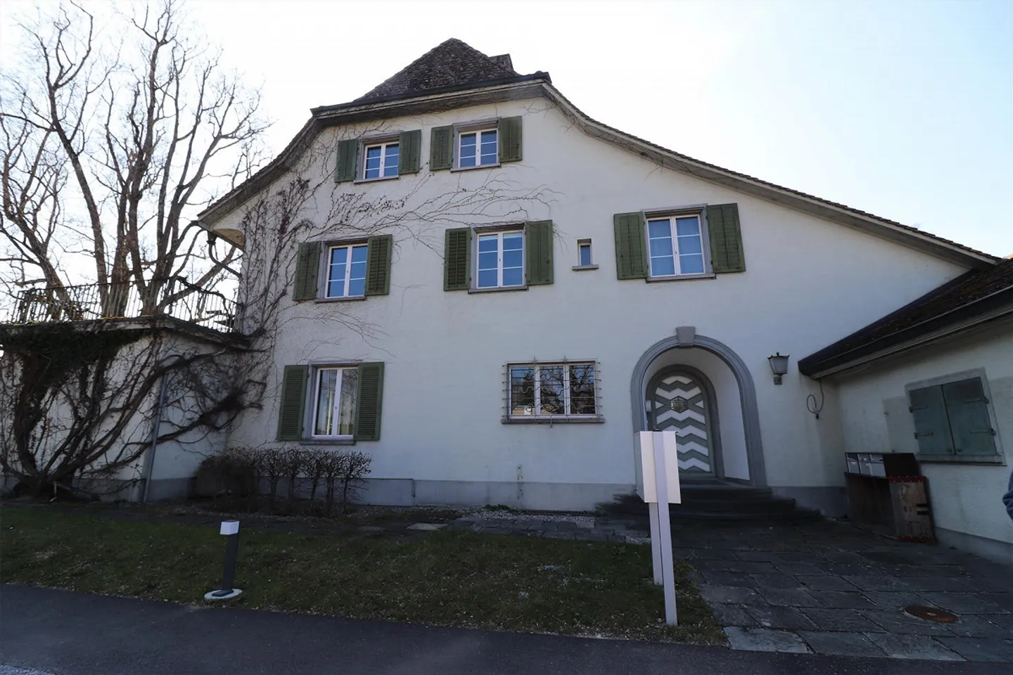Appartamento di 5,5 stanze in una bella villa - Foto 1 di 12