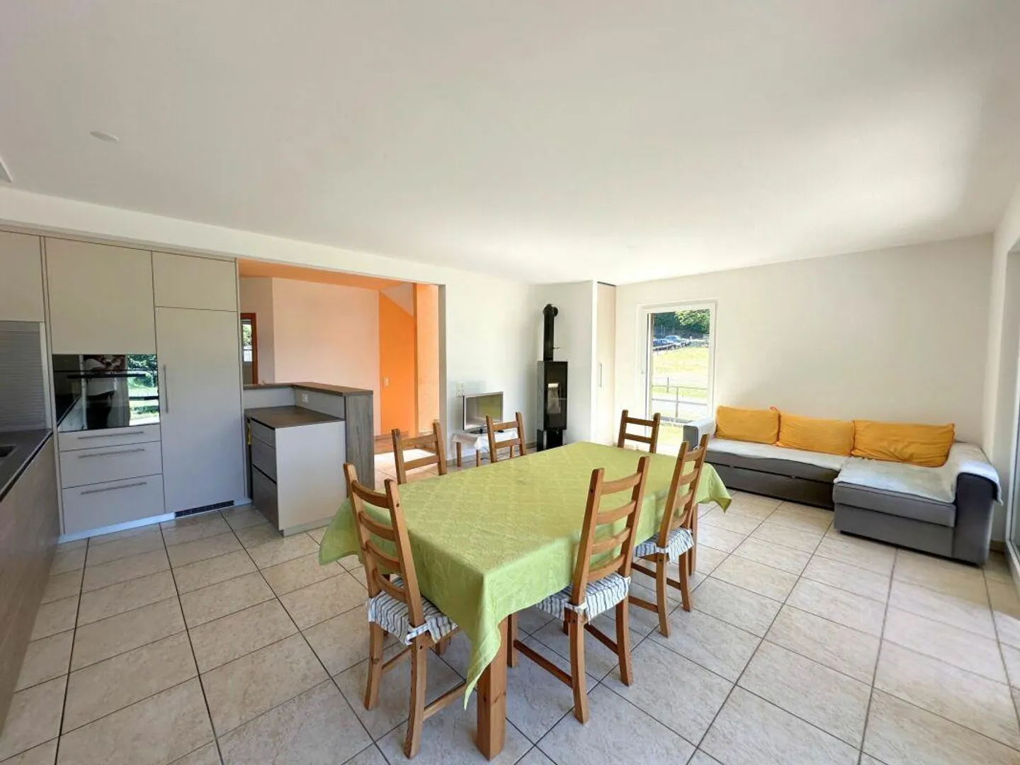 Interessante casa unifamiliare nel verde, con grande locale hobby/garage e parziale vista lago - Foto 7 di 15