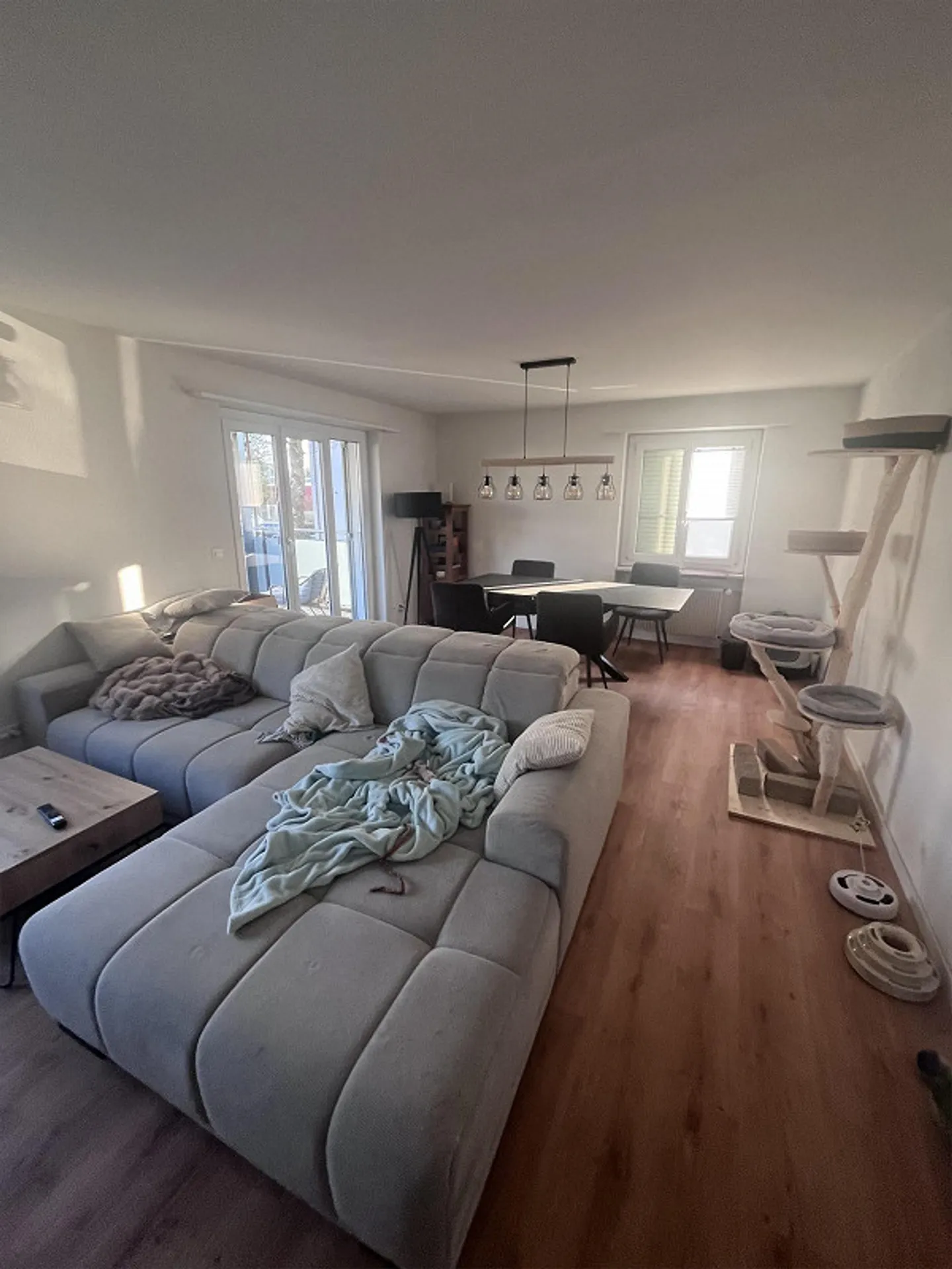 Bright, modern apartment with large living/dining room and balcony - Photo 2 of 12