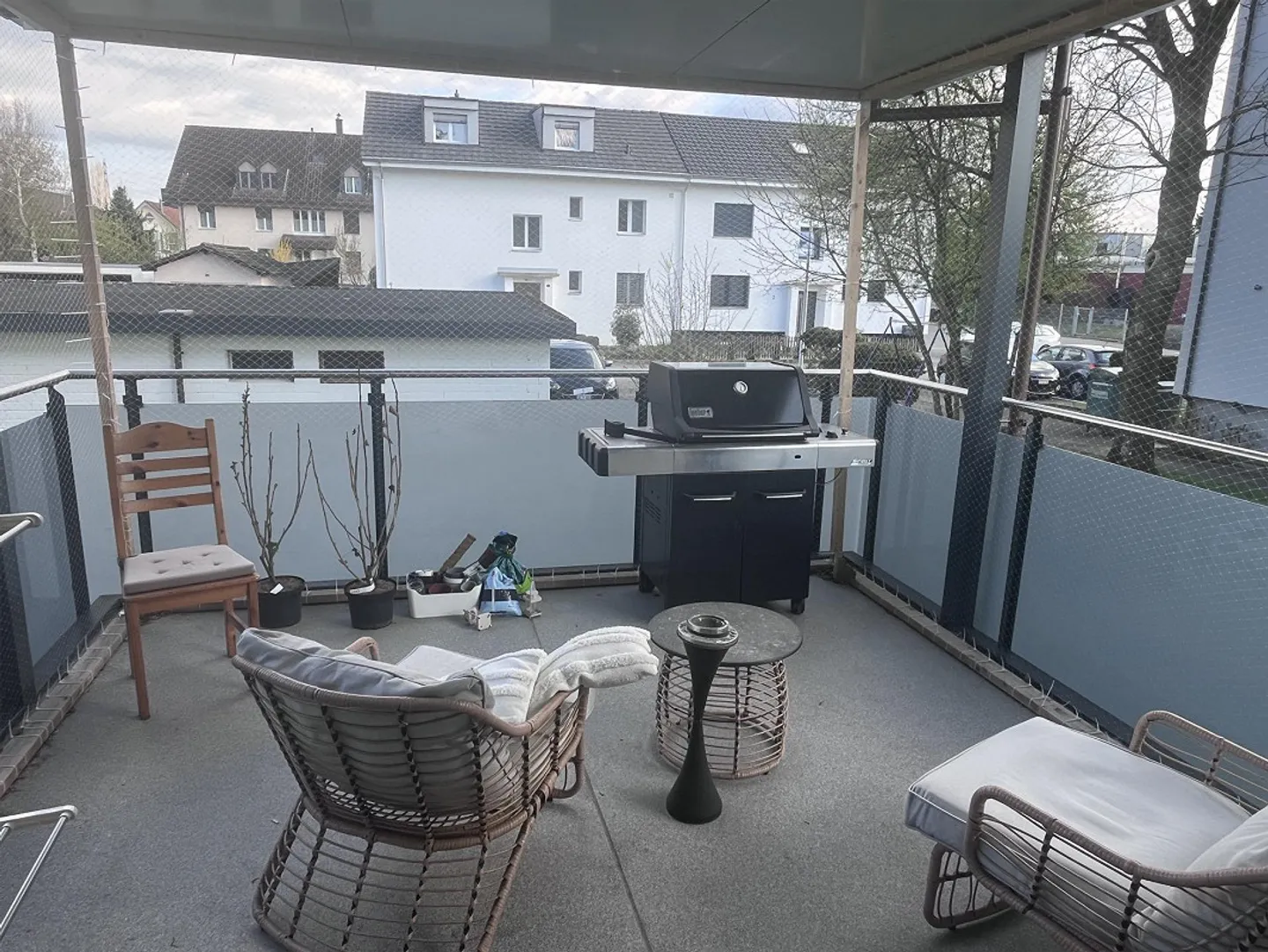 Bright, modern apartment with large living/dining room and balcony - Photo 5 of 12