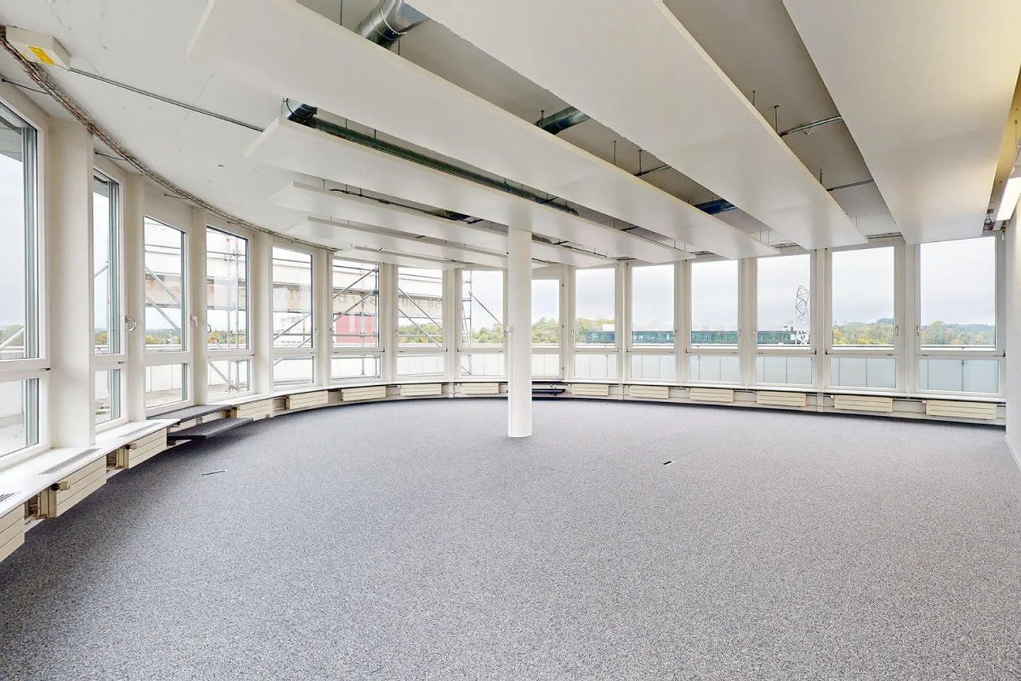 Uffici appena ristrutturati con terrazza sul tetto, soffitti refrigerati e ampie vedute... - Foto 5 di 11