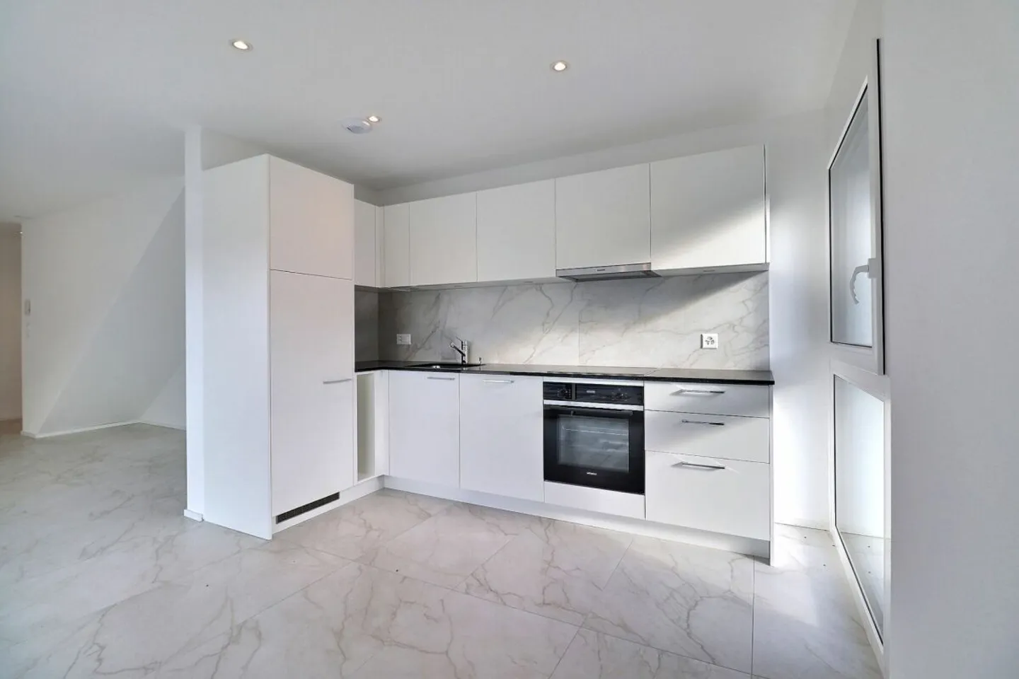 Appartement spacieux avec loft - Photo 2 sur 14