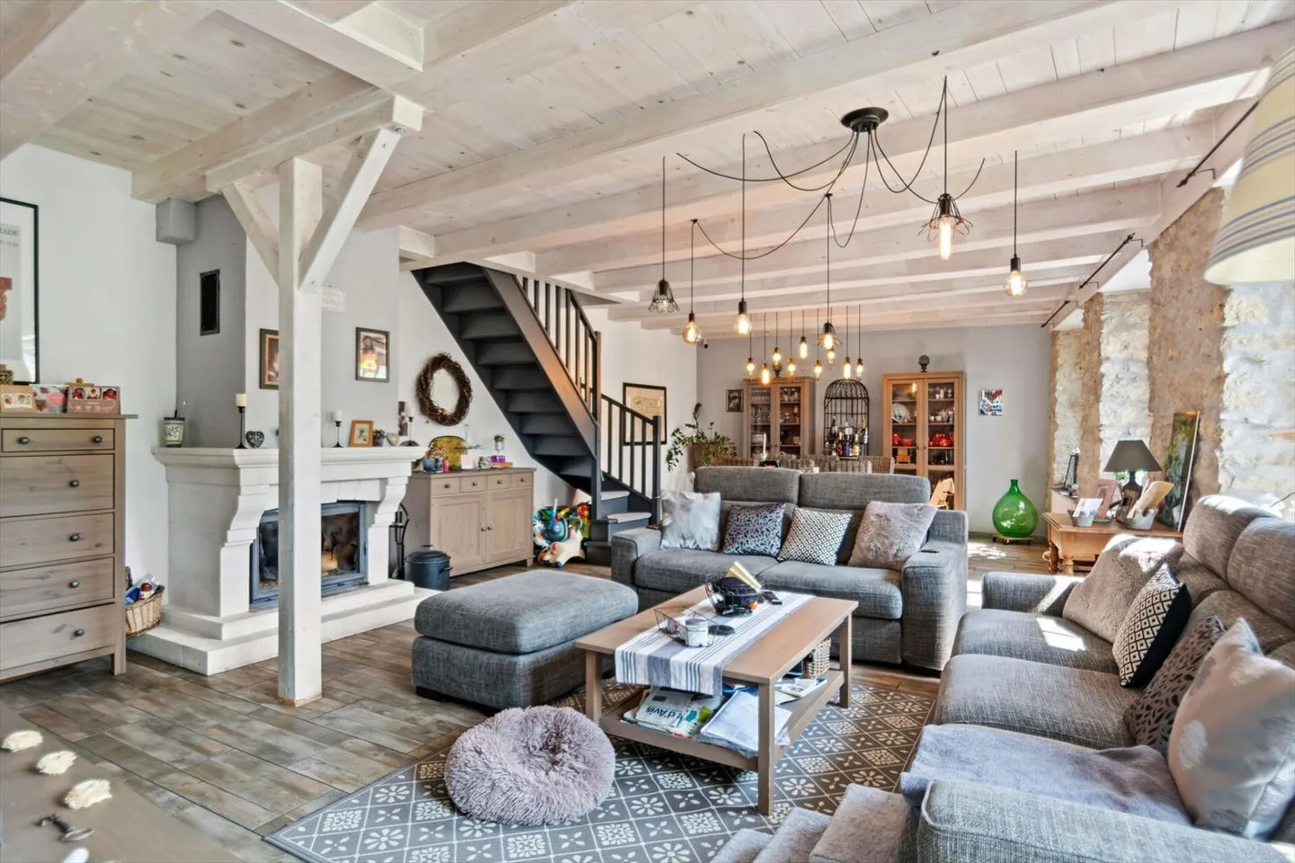 St-Imier, bellissima casa con doppio garage, giardino - Foto 2 di 13