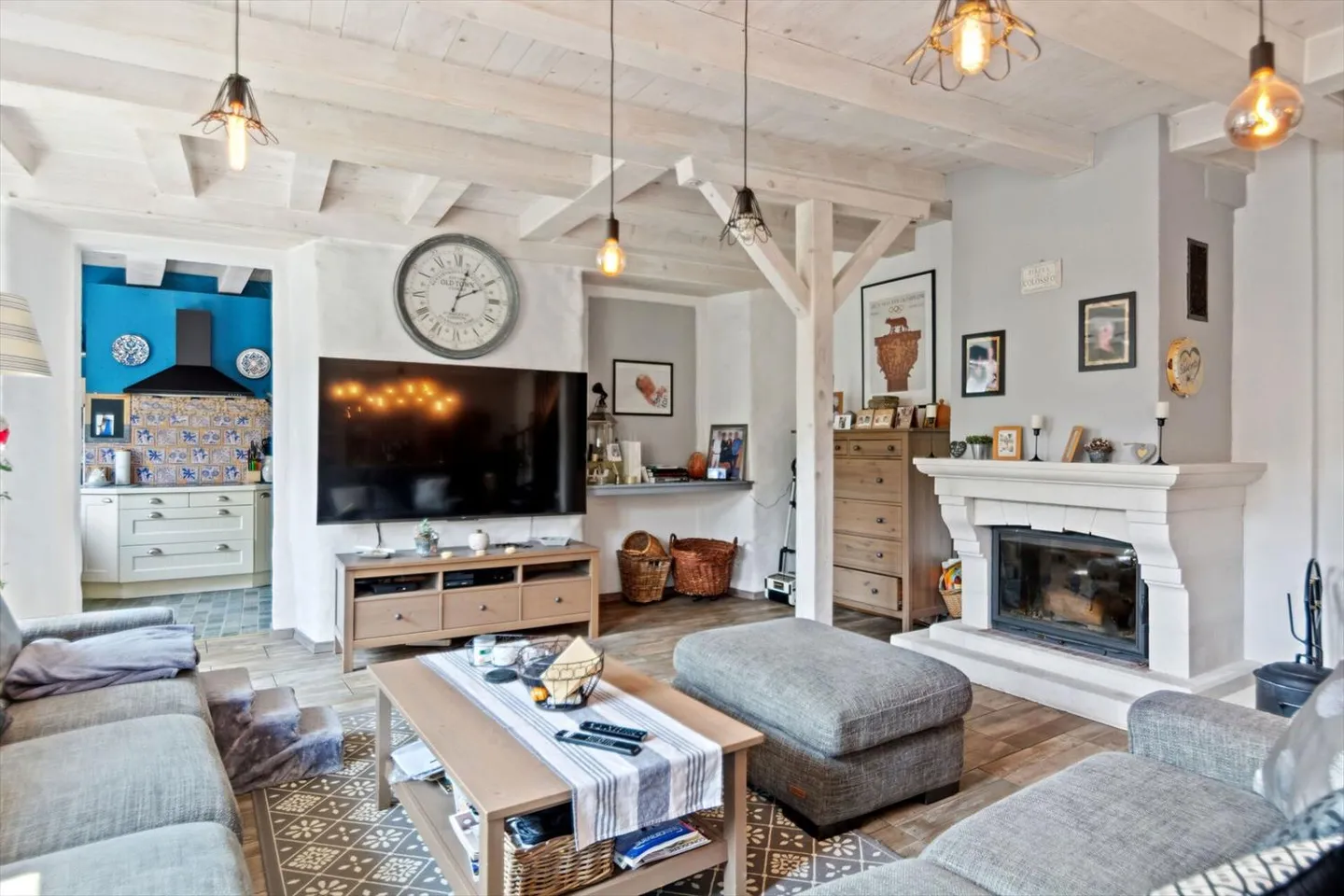 St-Imier, bellissima casa con doppio garage, giardino - Foto 3 di 13