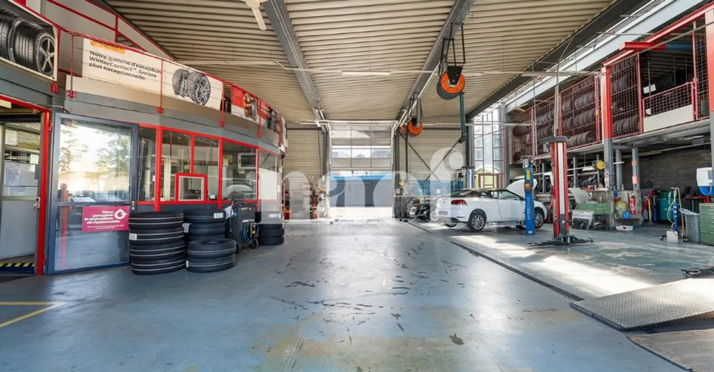 Garage with reception, workshop and storage spaces for sale in Givisiez - Photo 5 of 11