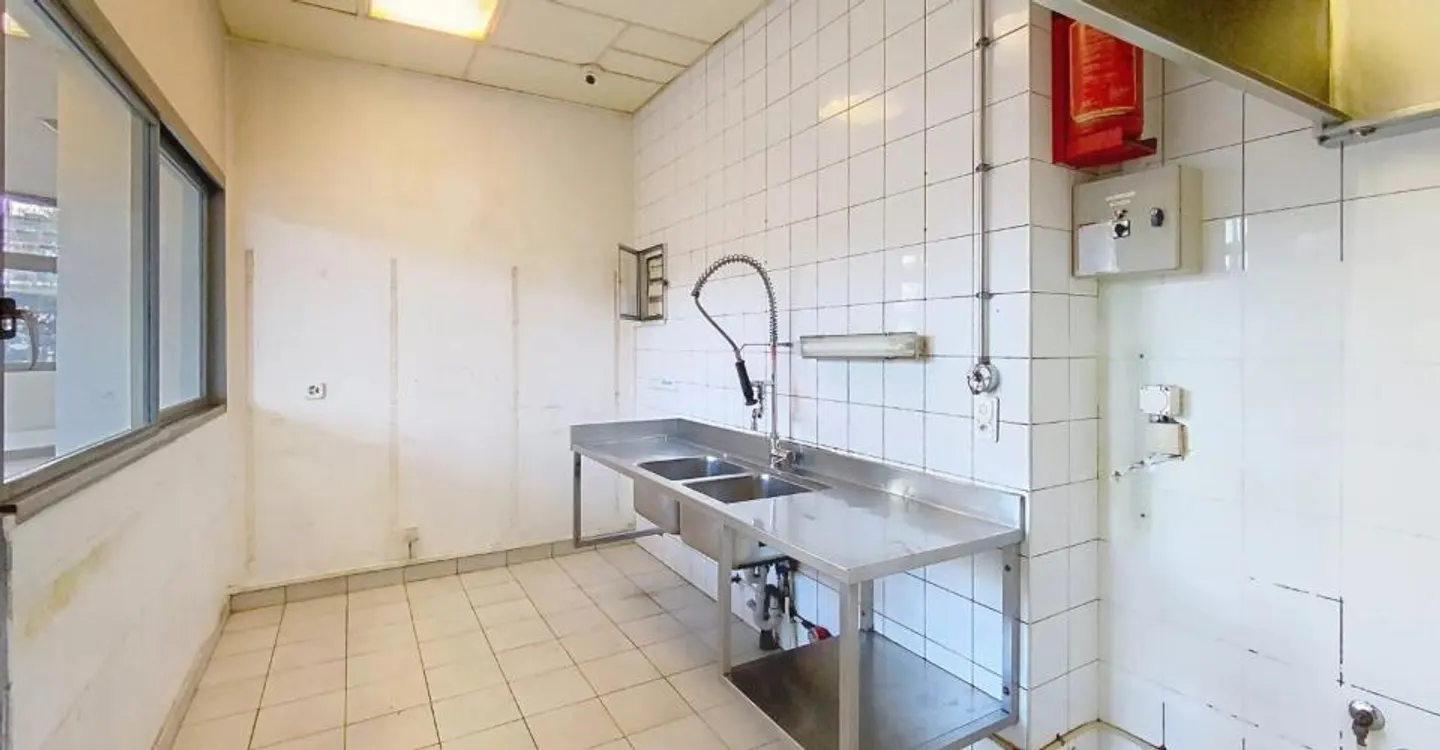 Schöne geräumige Arkade in der Nähe der Nationen - Foto 9 von 13