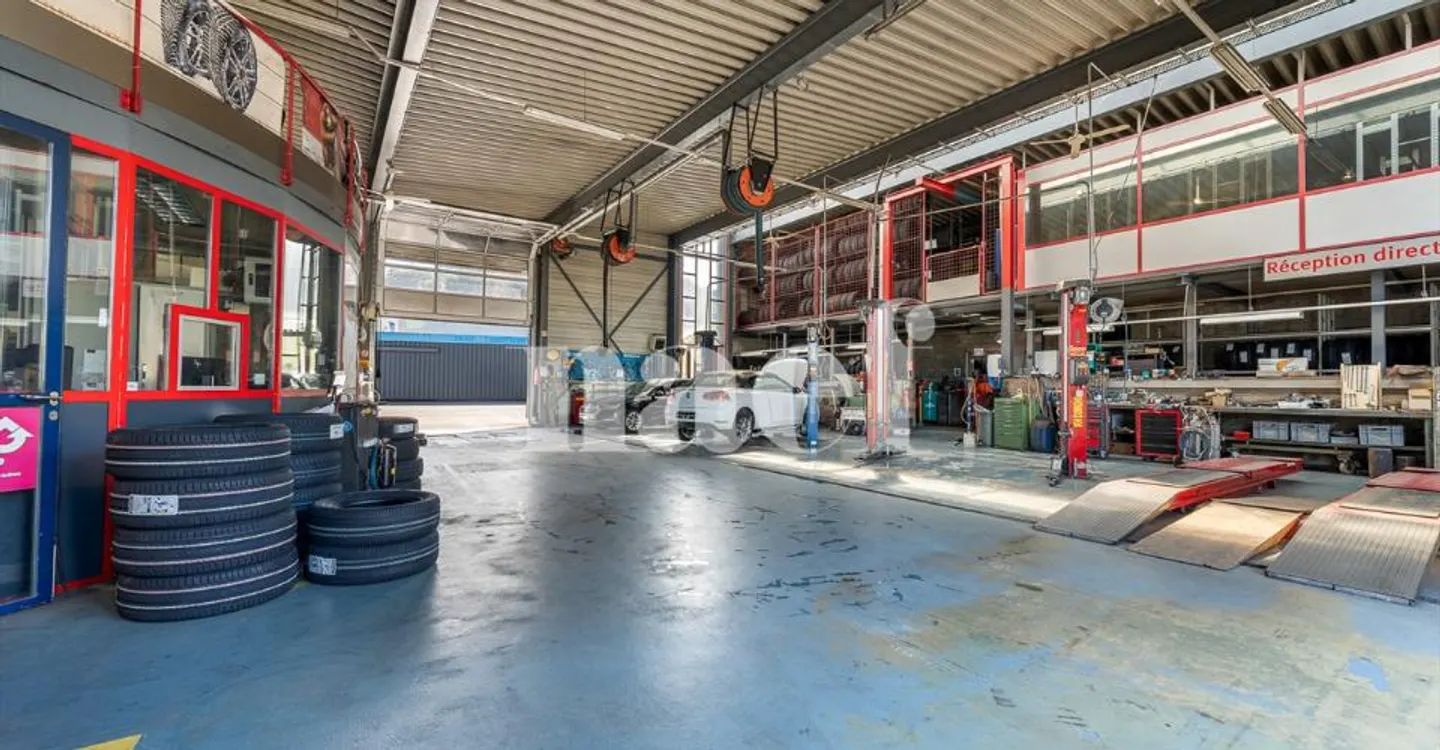 Garage with reception, workshop and storage spaces for sale in Givisiez - Photo 6 of 11
