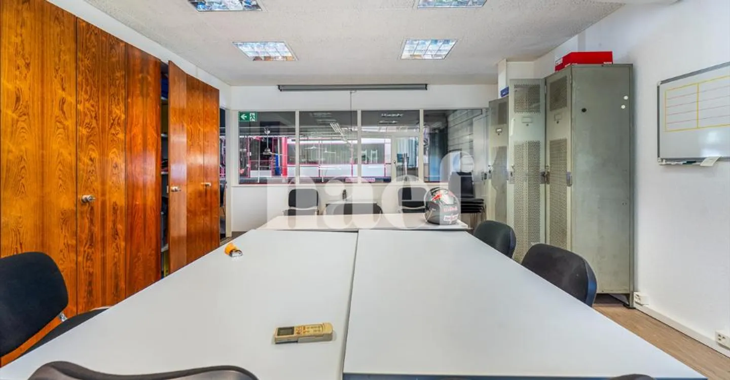 Garage with reception, workshop and storage spaces for sale in Givisiez - Photo 7 of 11