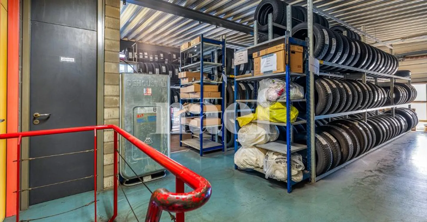 Garage with reception, workshop and storage spaces for sale in Givisiez - Photo 8 of 11