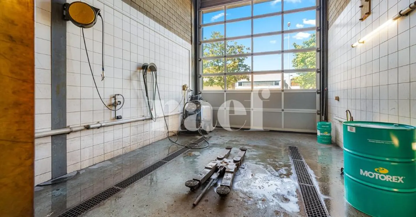 Garage with reception, workshop and storage spaces for sale in Givisiez - Photo 9 of 11