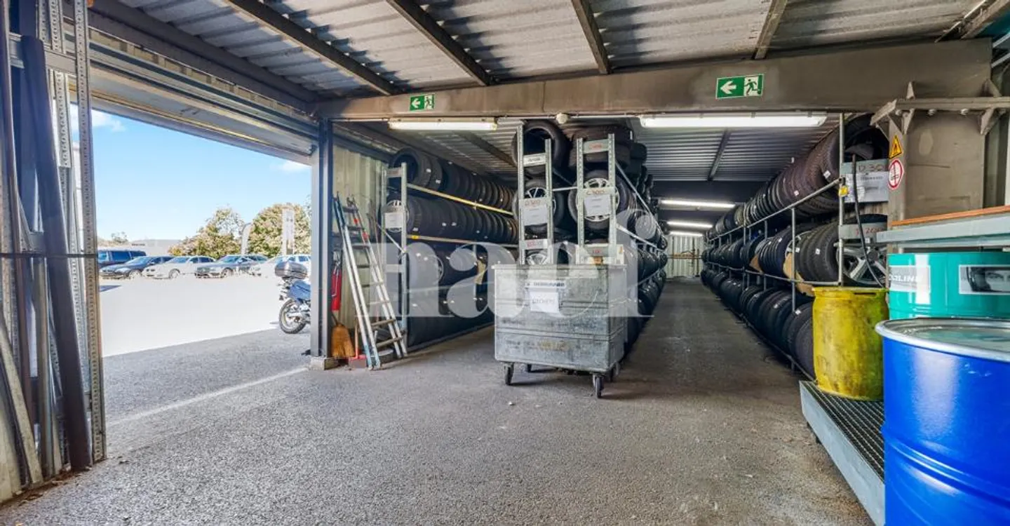 Garage with reception, workshop and storage spaces for sale in Givisiez - Photo 10 of 11