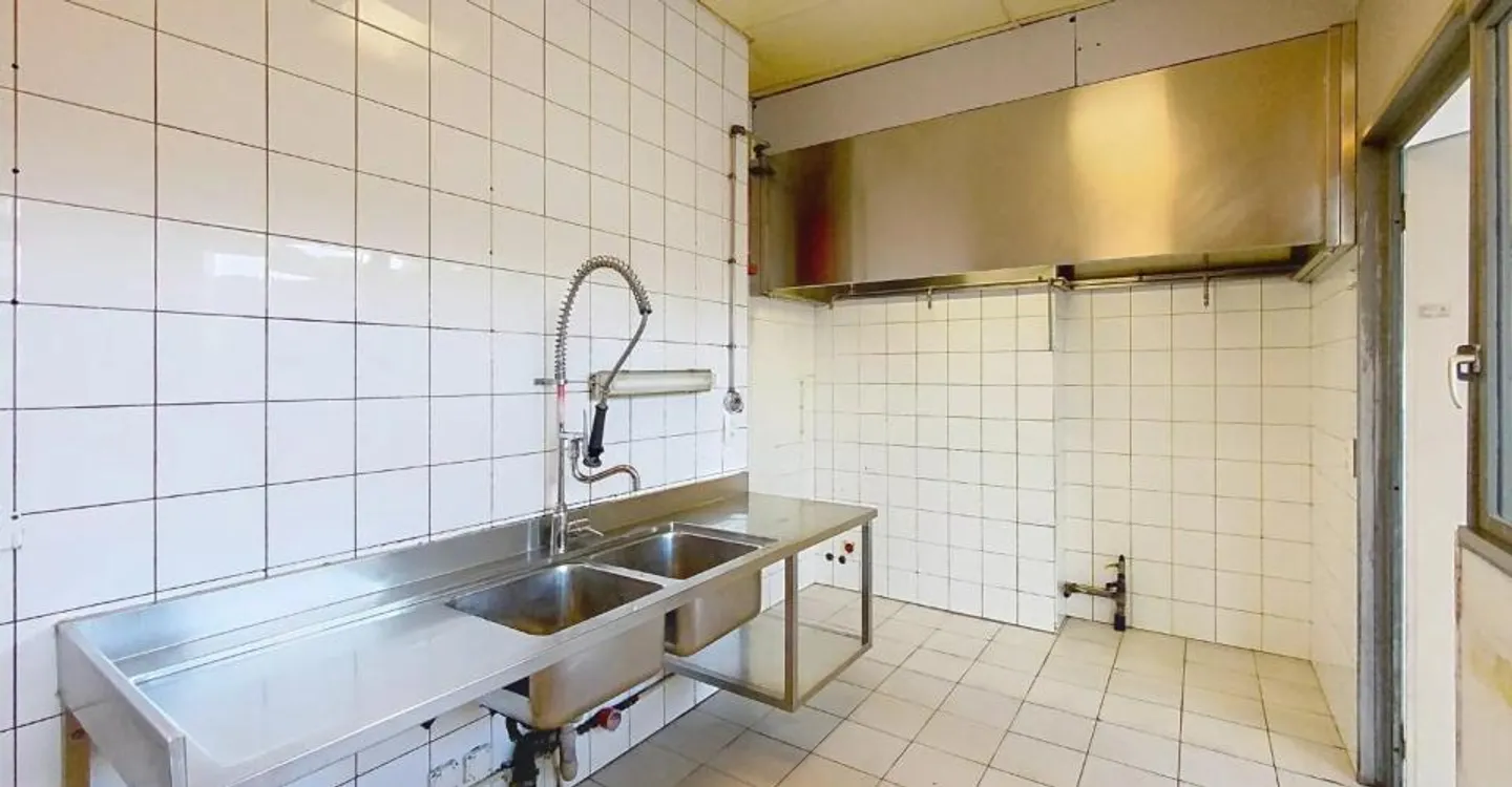 Schöne geräumige Arkade in der Nähe der Nationen - Foto 10 von 13
