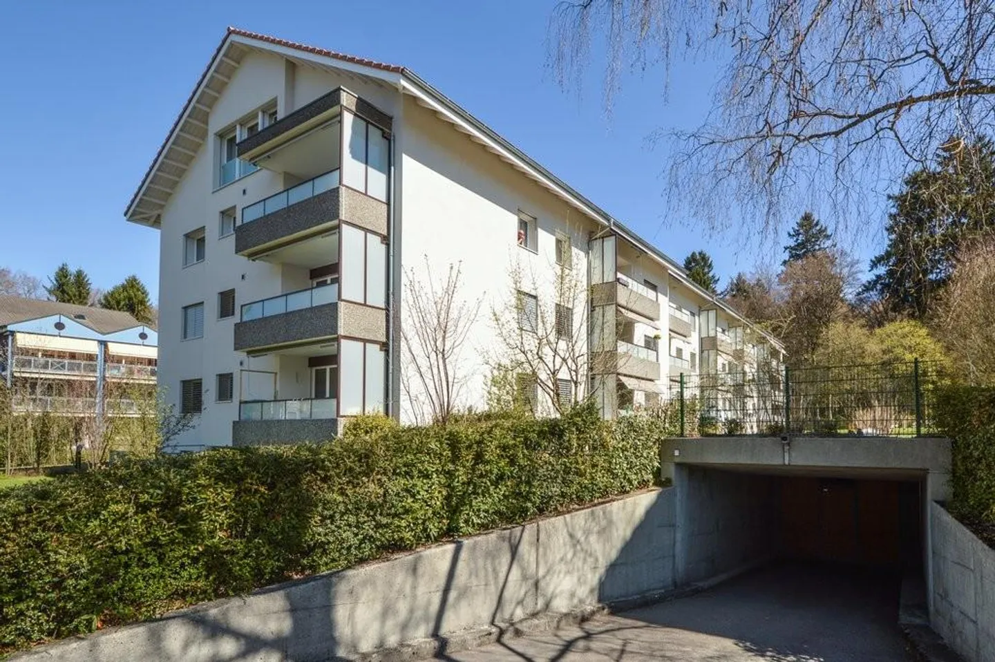 EINSTELLHALLENPLATZ IN SCHLIERN ZU VERMIETEN - Foto 2 von 2